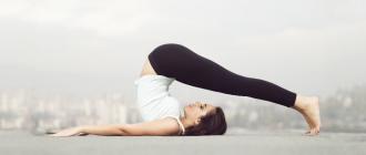 Balance in yoga exercises: vrikshasana, kakasana and bakasana