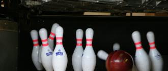 How to learn to bowl: rules, ball selection, throwing technique